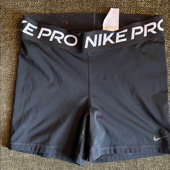 L | Nike Pro 5” Tight - Picture 1 of 6